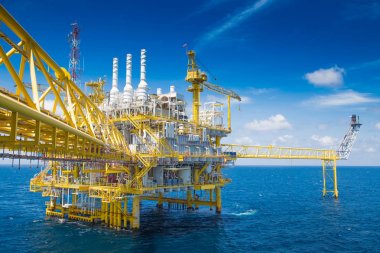 Offshore petrol ve gaz üretim ve araştırma iş, gaz işleme platformu üretilen ham petrol ve gaz önce kara rafineri için gönderilen.