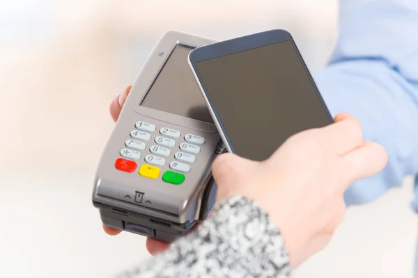 Paying contactless with smart phone