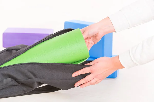 Stuoia di yoga all'interno di una borsa speciale yoga — Foto Stock