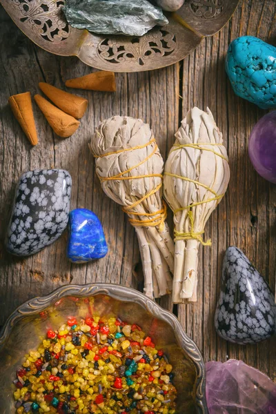 Rocas naturales y salvia blanca — Foto de Stock