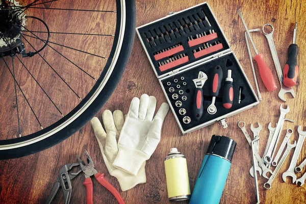 Concepto de mantenimiento de bicicletas —  Fotos de Stock
