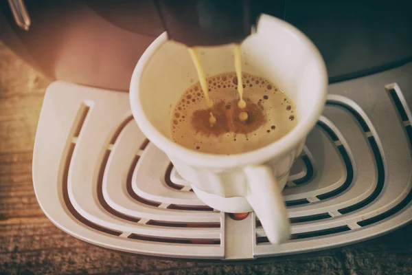 咖啡机煮咖啡 — 图库照片