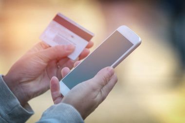 Akıllı telefon ve açık kredi kartı ile ödeme