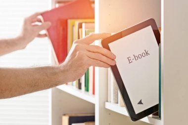 Modern ebook okuyucu ve kitaplar