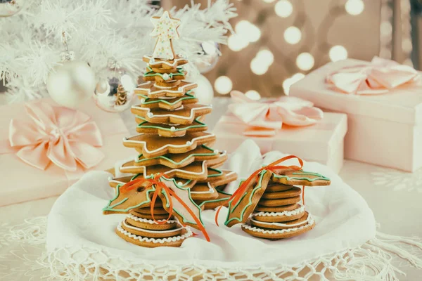 Hagyományos karácsonyi mézeskalács sütik — Stock Fotó