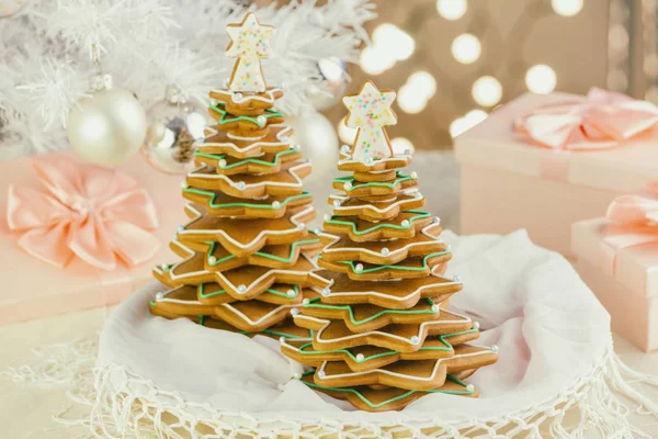 Traditional Christmas gingerbread cookies — Stock Photo, Image