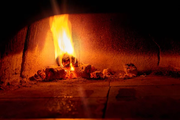 Traditional Italian pizza oven — Stock Photo, Image