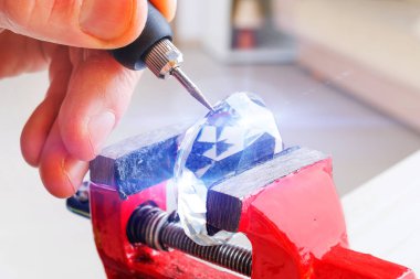 Kristal döner multi aracıyla oyma