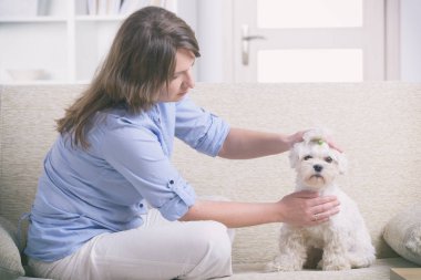 Reiki terapi pratiği kadın