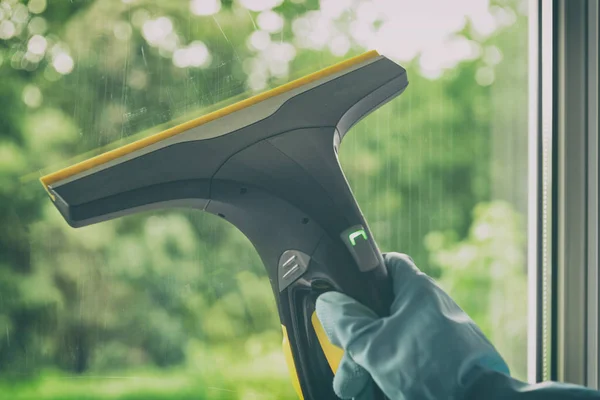 Limpieza Ventanas Con Aspiradora Profesional Portátil Mano Guante Protector — Foto de Stock