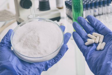 Plasebo haplar ve enjeksiyon labolatory tablo