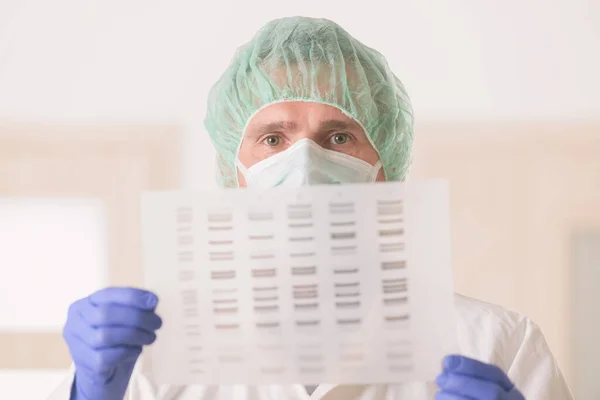 Scientist Analizing Dna Sequence Modern Laboratory — Stock Photo, Image