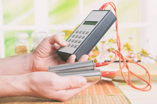 Biofeedbackgerät Der Alternativen Medizin Zur Elektrotherapie — Stockfoto