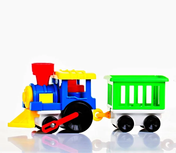Trem Brinquedo Plástico Uma Superfície Brilhante — Fotografia de Stock