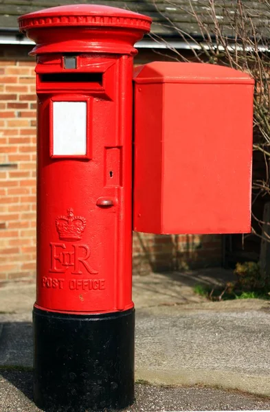 Londra Kırmızı Posta Kutusu — Stok fotoğraf