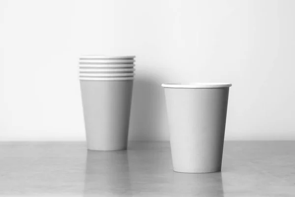 Twee lege kopjes Stock Photos, Royalty Free Twee lege kopjes Images ...