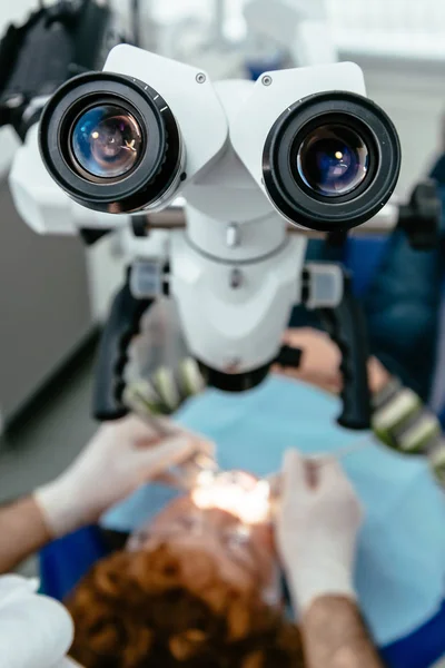 Mikroskop Der Zahnarztpraxis — Stockfoto