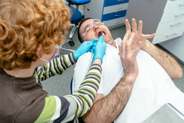 Дитина Хоче Перевірити Зуби Стоматолога — стокове фото