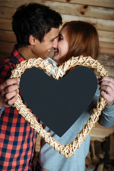Amantes Com Uma Tábua Desenho Giz Forma Coração — Fotografia de Stock
