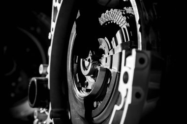 Aracın motor bloğu parçası. İletim