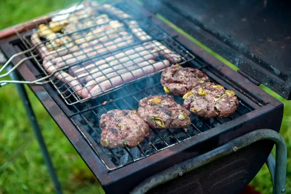 Domácí Hamburgery Grilu Párky Kuřecím Masem — Stock fotografie