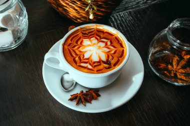 Tarçın ve anason ile Cappuccino