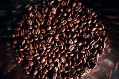 Değirmende kahve çekirdekleri