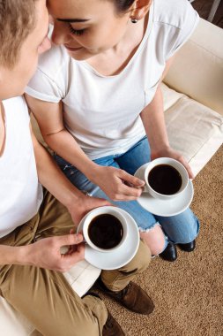 Kahvaltı ve kahve içme sevgi dolu Çift