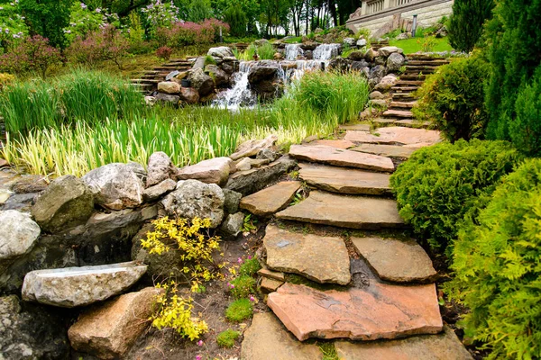 Landscape design. Stone stairs — Stock Photo, Image