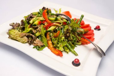 sebze kuşkonmaz salatası