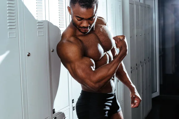 O atleta em um vestiário — Fotografia de Stock