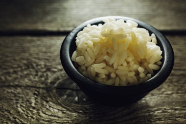 Küçük kase düz haşlanmış pirinç