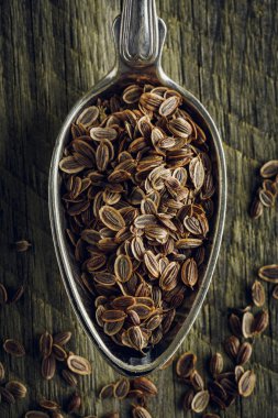 Bir kaşık kuru dere otu tohumu