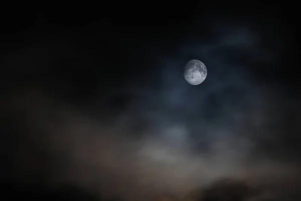 Full moon behind blur clound at midnight — Stock Photo, Image