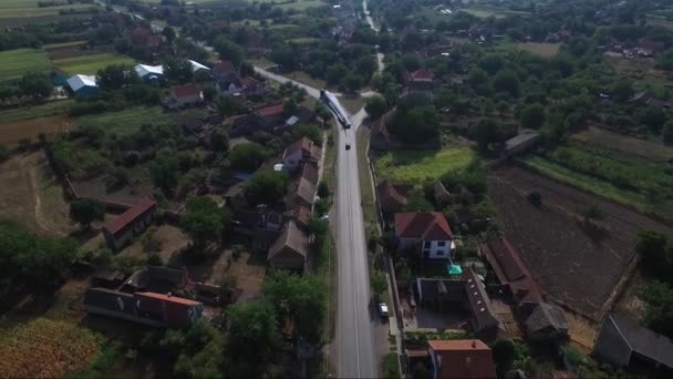 풍차 마을을 통해 프로 펠 러를 수송 — 비디오