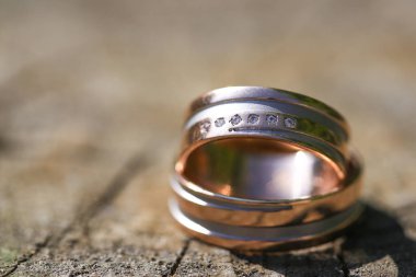 Makro, tahtadaki iki alyansı kapat.