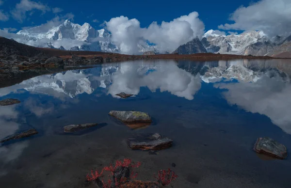 Look Reflection Mount Everest Tsoshutrima — Stock Photo, Image