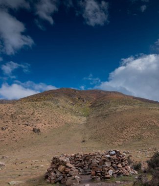 Everest Dağı'nın doğu yamacında peyzaj