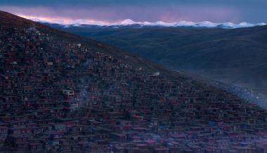 Seda, Sichuan, Çin için Budist Akademi bakan