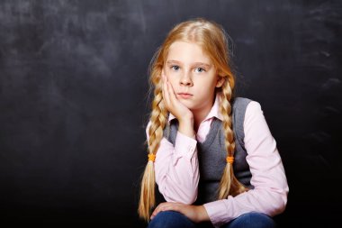 blackboard zemin üzerine çuval