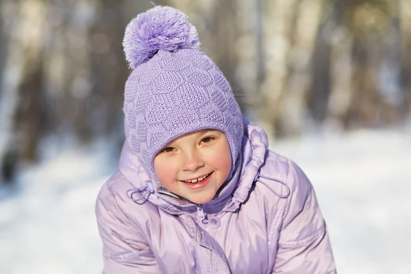 Divertente bambina in inverno — Foto Stock