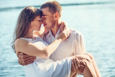 Birbirlerine aşık çiftler.