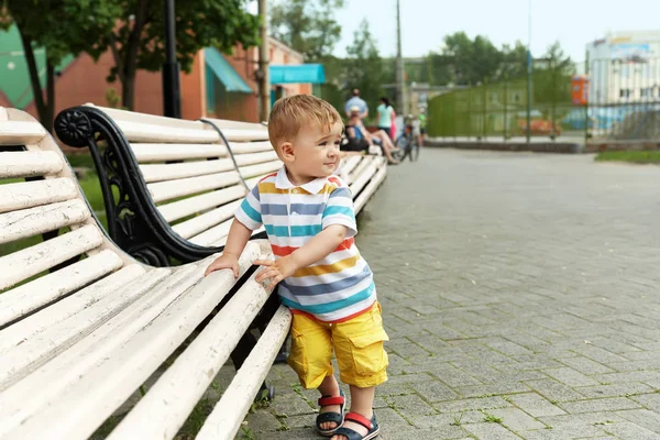Outdoor Portret van een jongen — Stockfoto