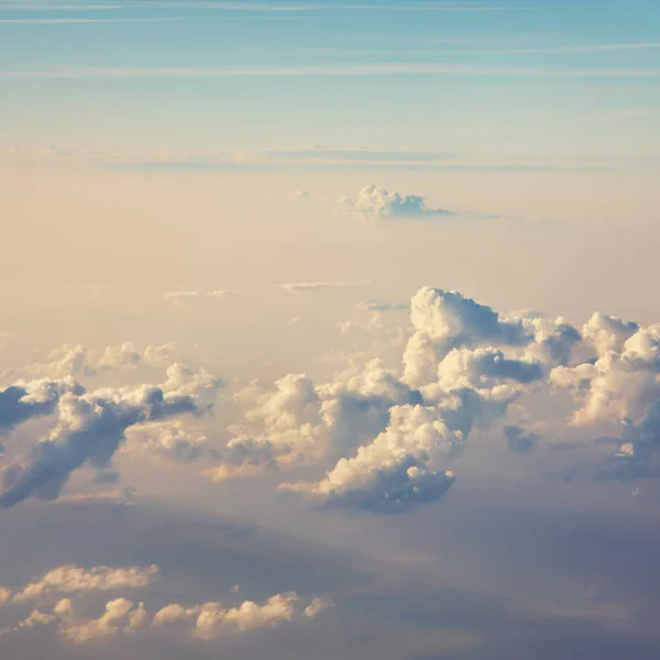 Vista al cielo con nubes — Foto de Stock