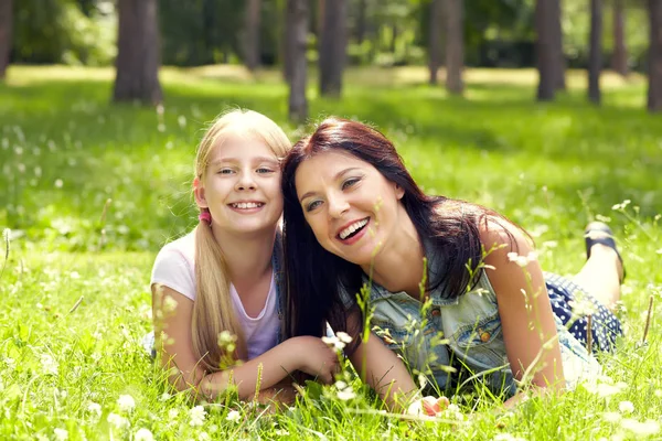 Hugging happy mother and daughter — Stock Photo, Image