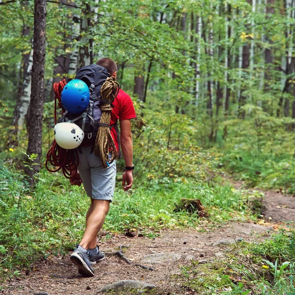 Hiker with a backpack — Stock Photo, Image