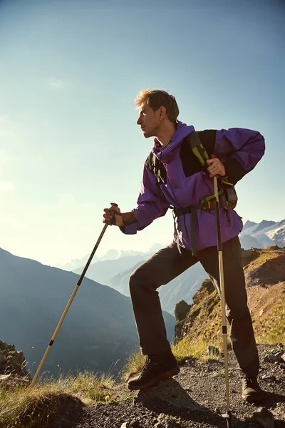 Climber on trail in the mountains. a man with a backpack in a hike. — Stock Photo, Image