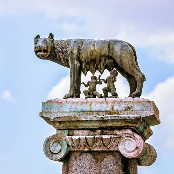 Статуя Ромула и Рема — стоковое фото