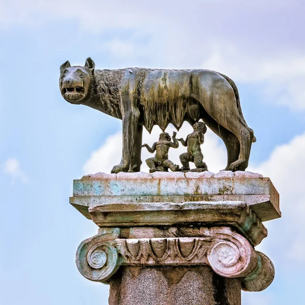 Romulus ve Remus heykeli — Stok fotoğraf