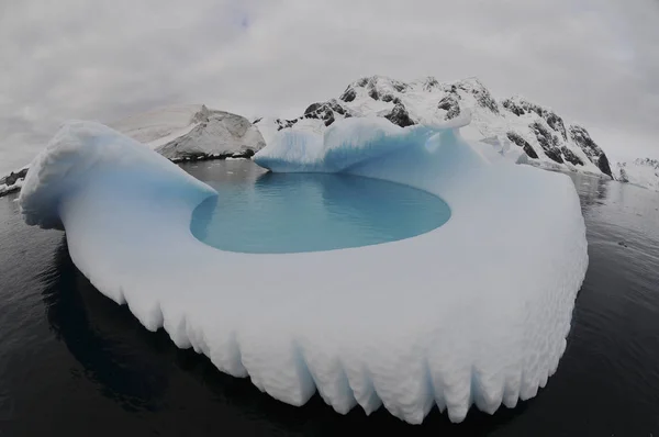 Iceberg swimming pool — Stock Photo, Image